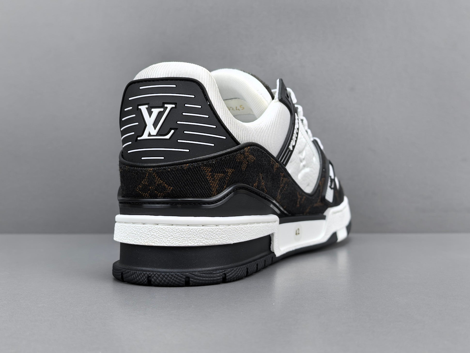 Lv Trainer