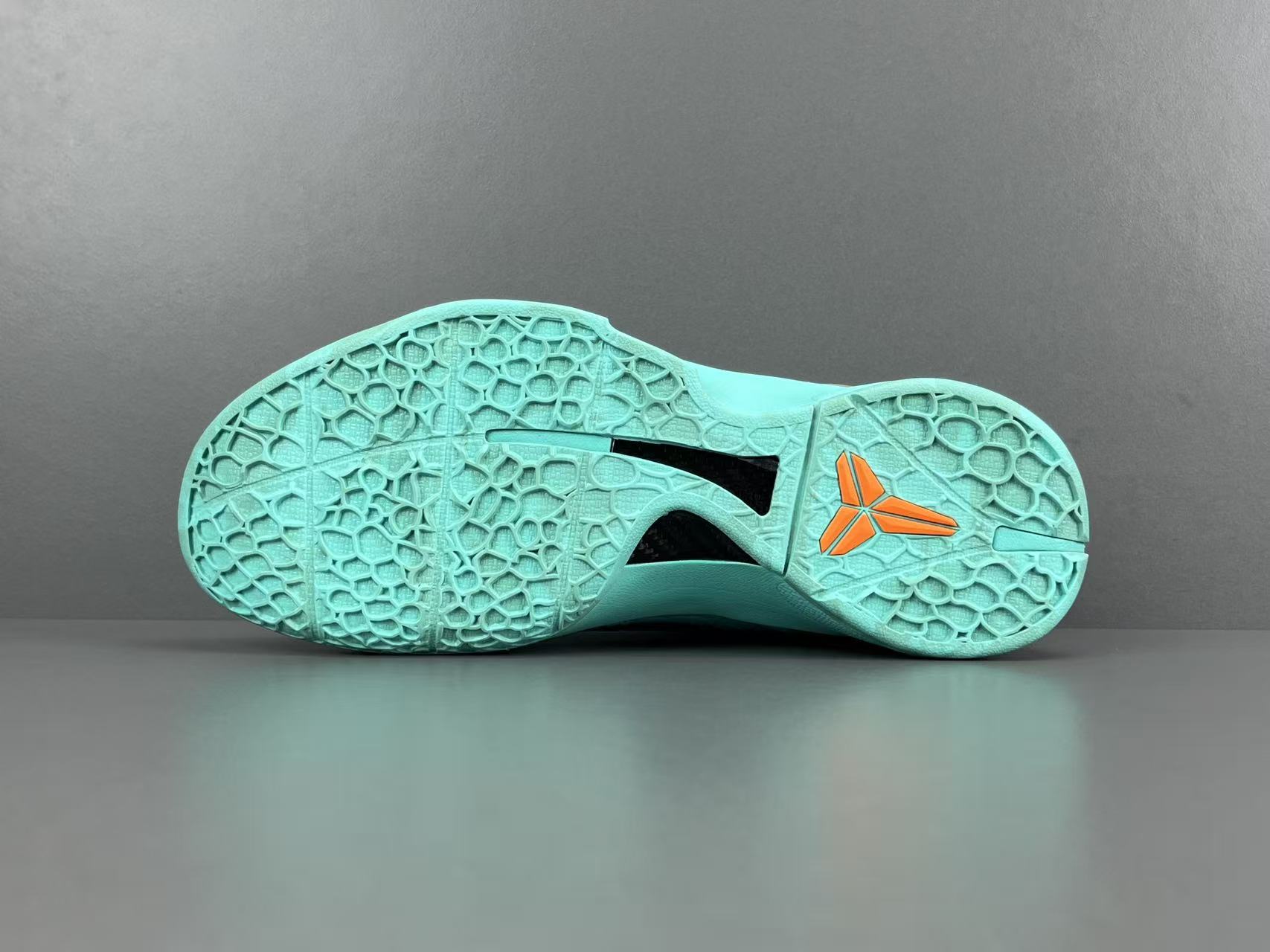 Jalen Brunson x Nike Zoom Kobe 6 Protro Statue of Liberty PE