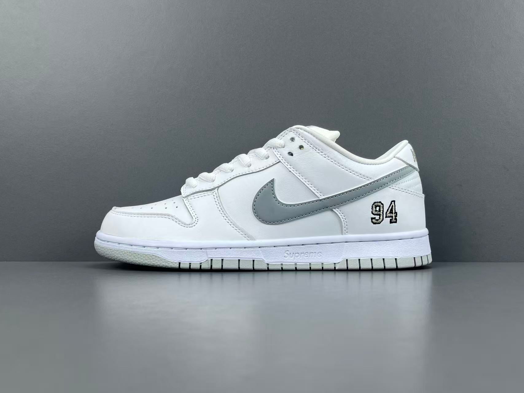 Supreme x Nike Dunk SB Dunk Low