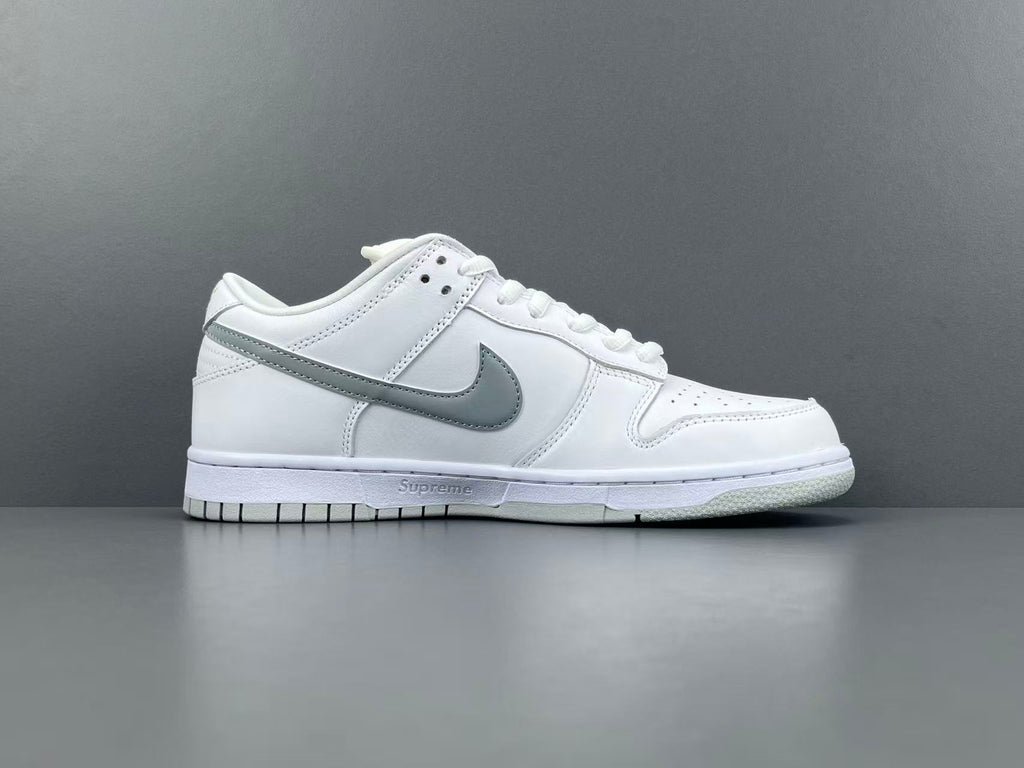 Supreme x Nike Dunk SB Dunk Low