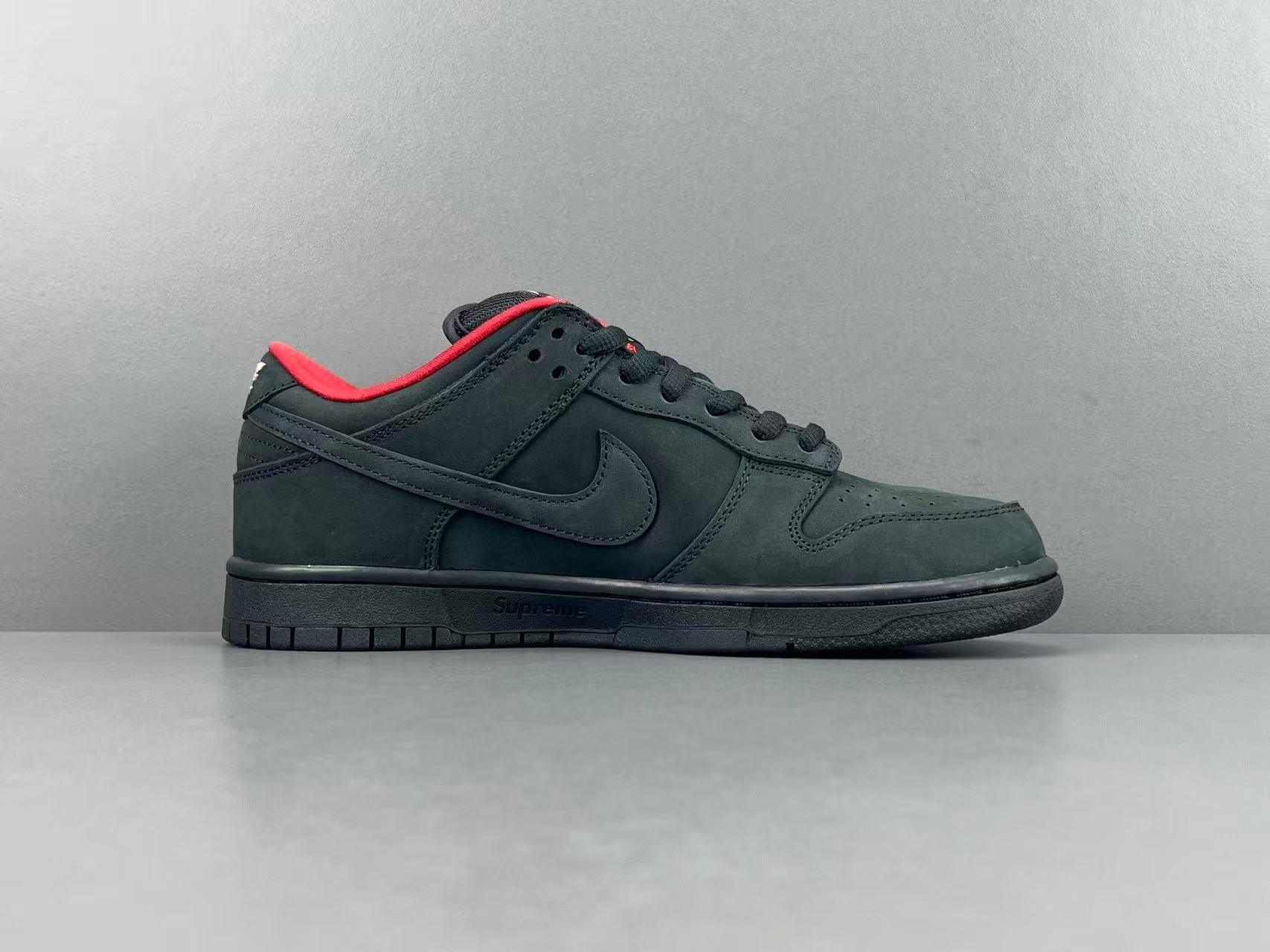 Supreme x Nike Dunk SB Low