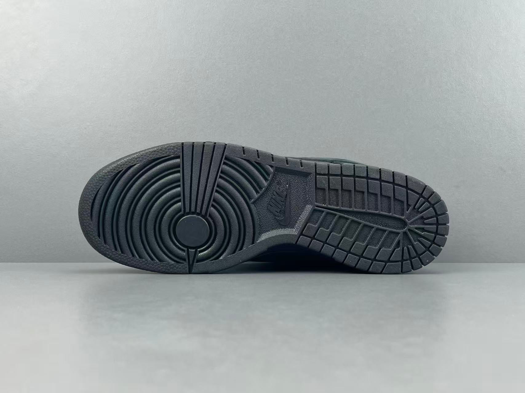 Supreme x Nike Dunk SB Low