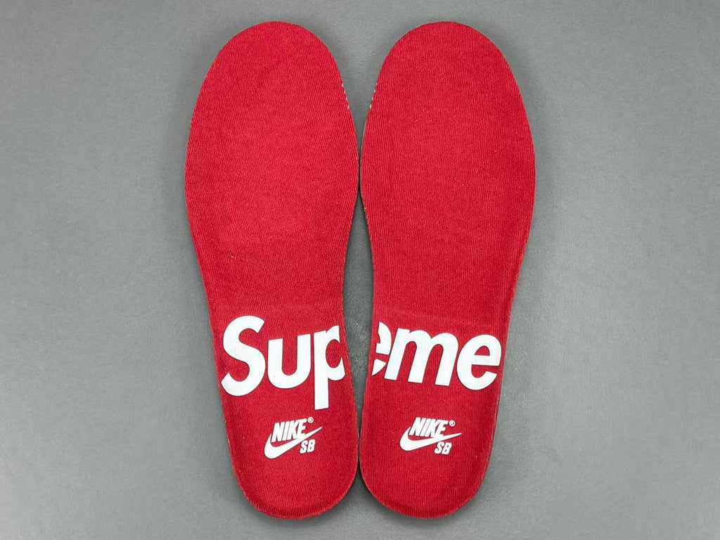 Supreme x Nike Dunk SB Low