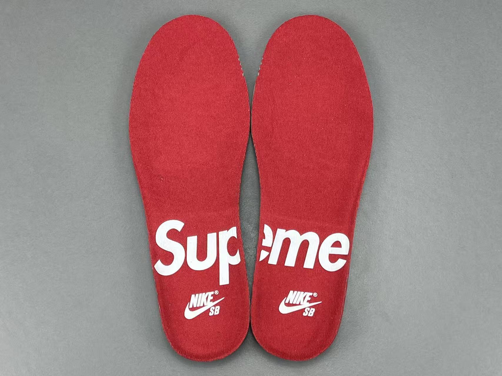 Supreme x Nike Dunk SB Low