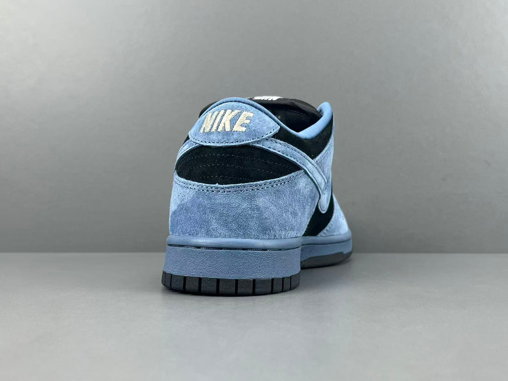 Supreme x Nike Dunk SB Low