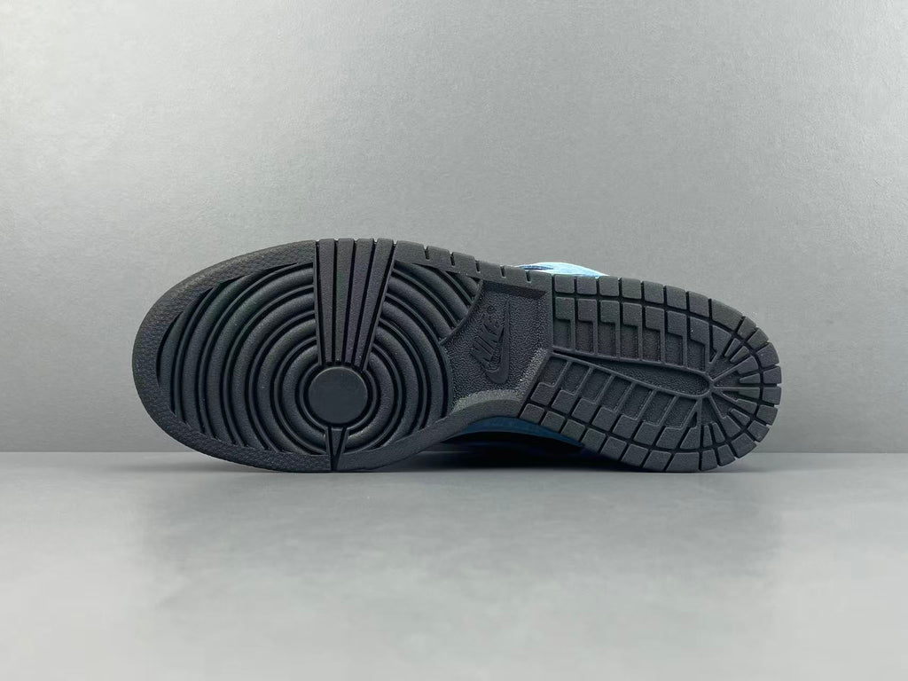 Supreme x Nike Dunk SB Low