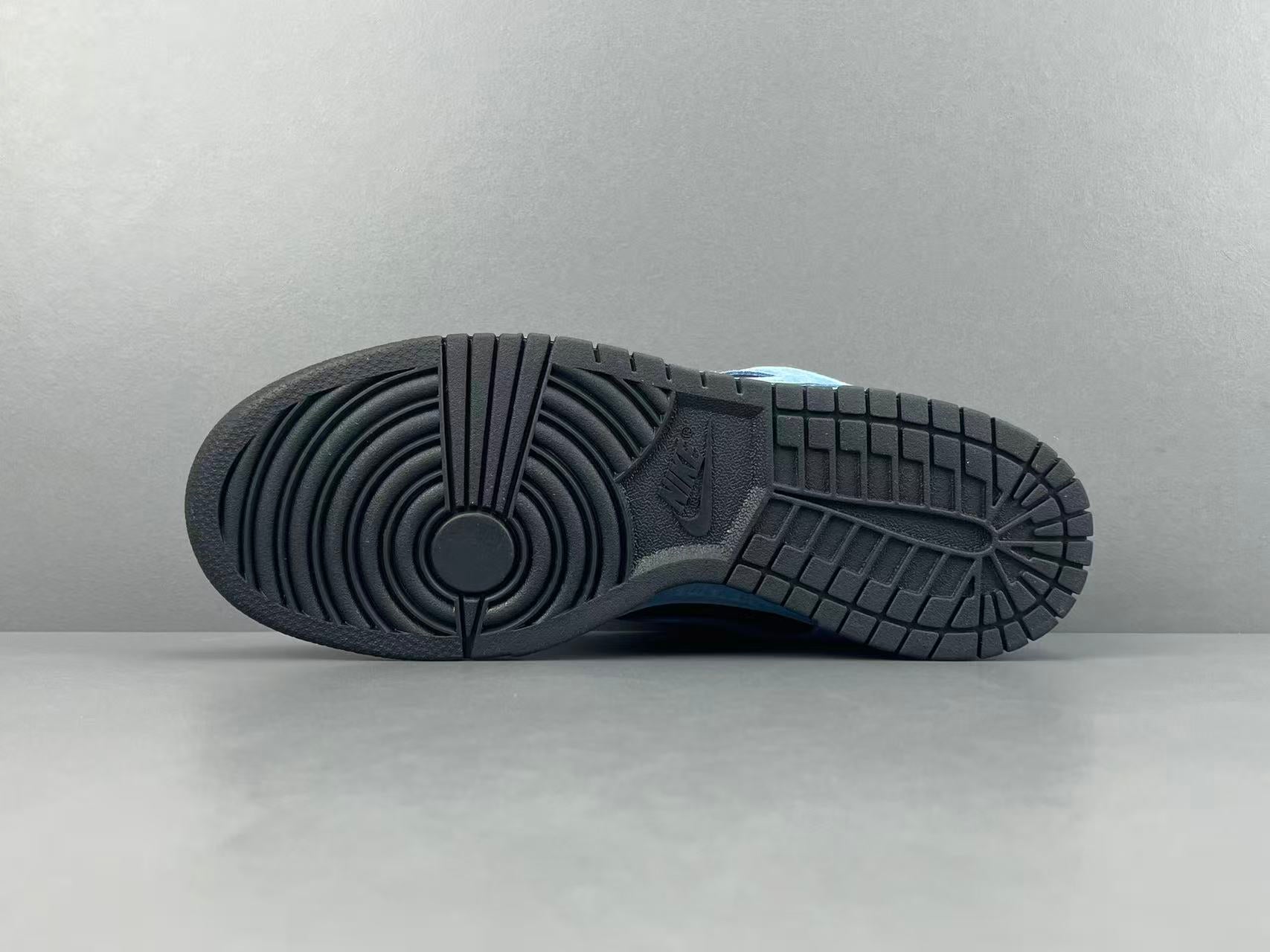 Supreme x Nike Dunk SB Low