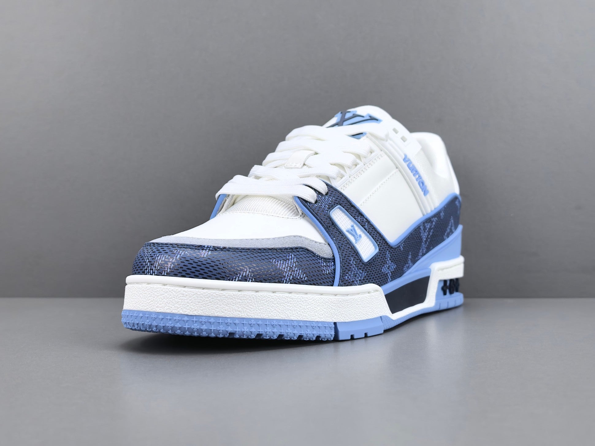Lv Trainer