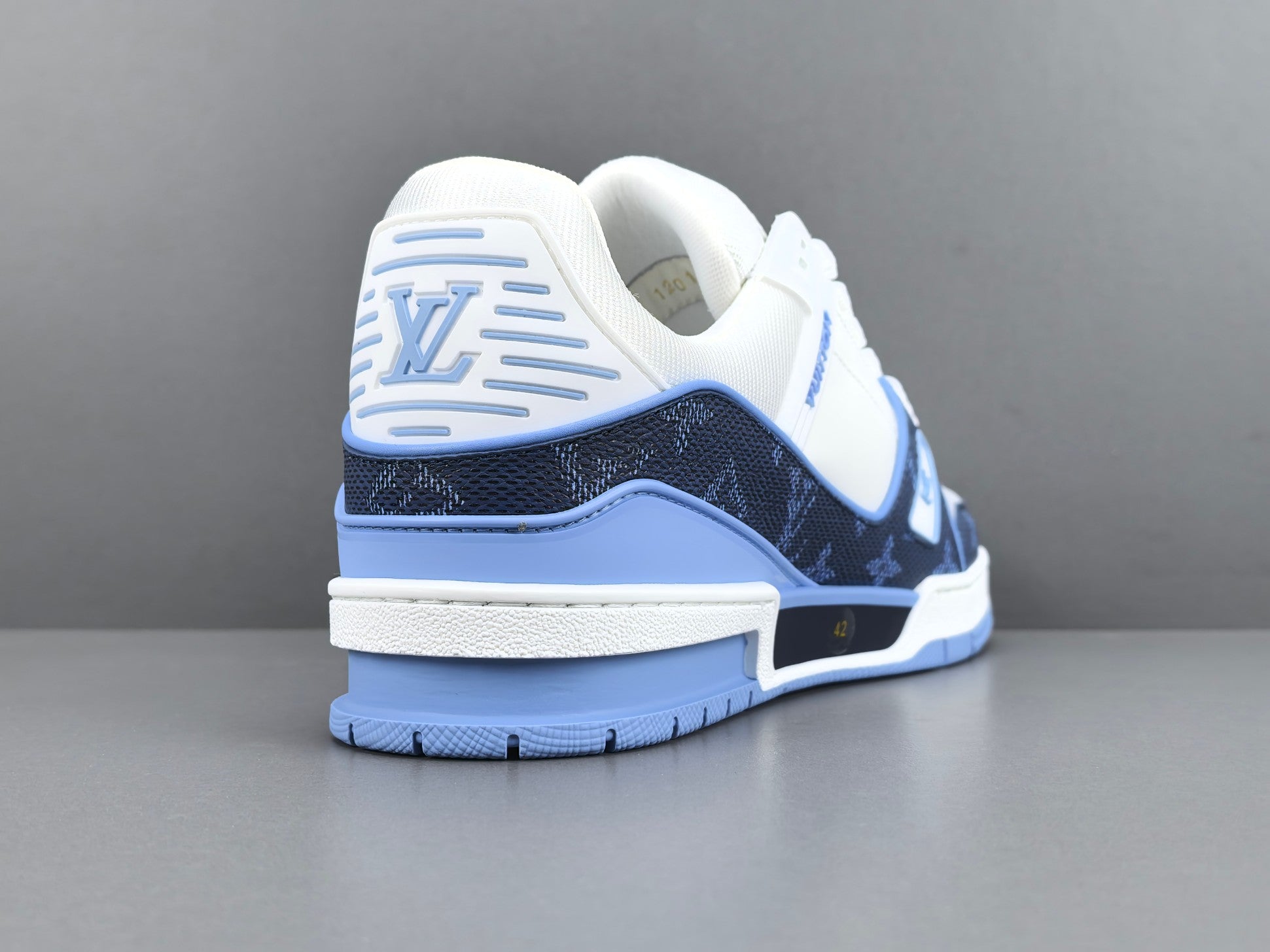 Lv Trainer