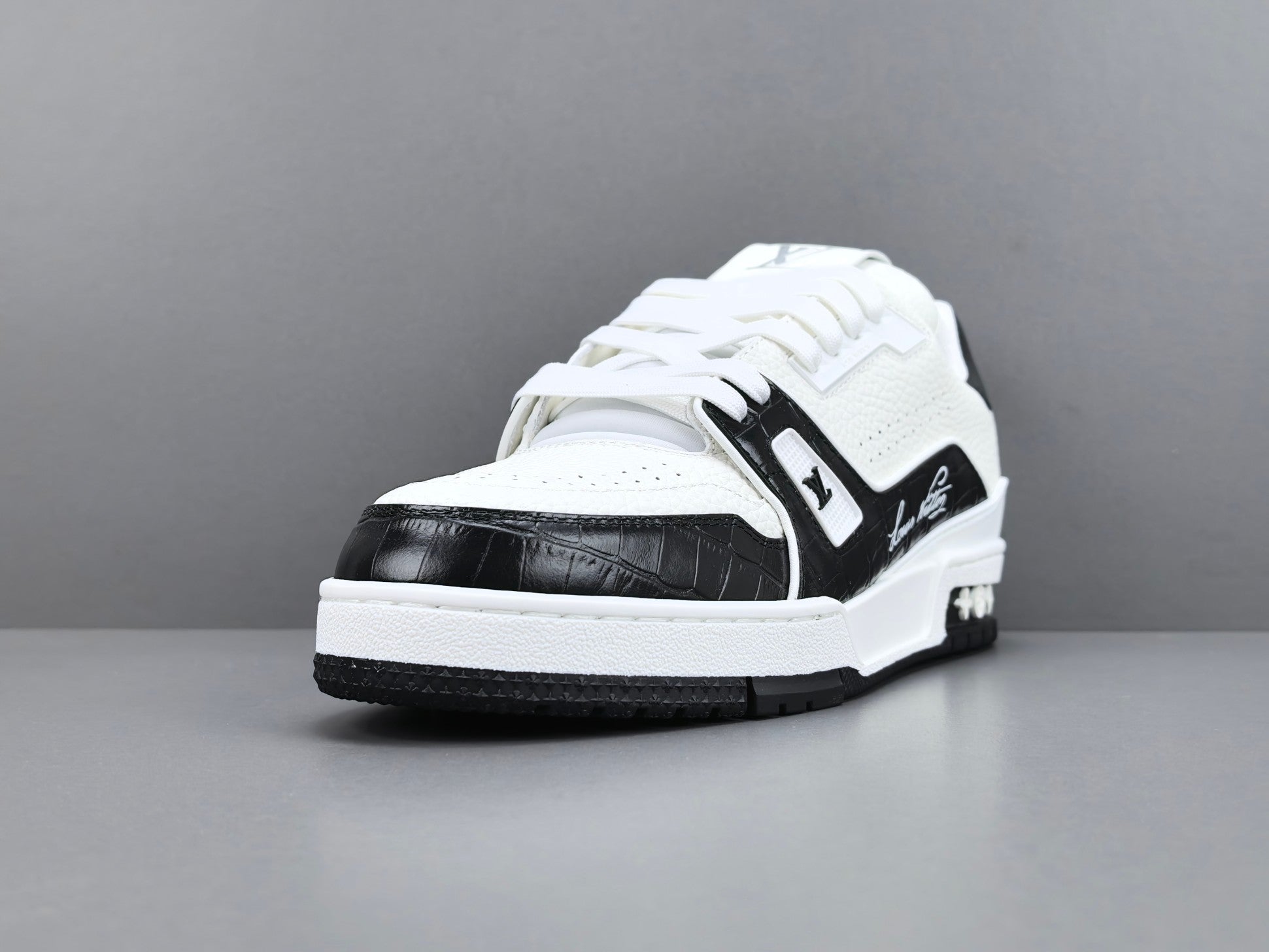 Lv Trainer