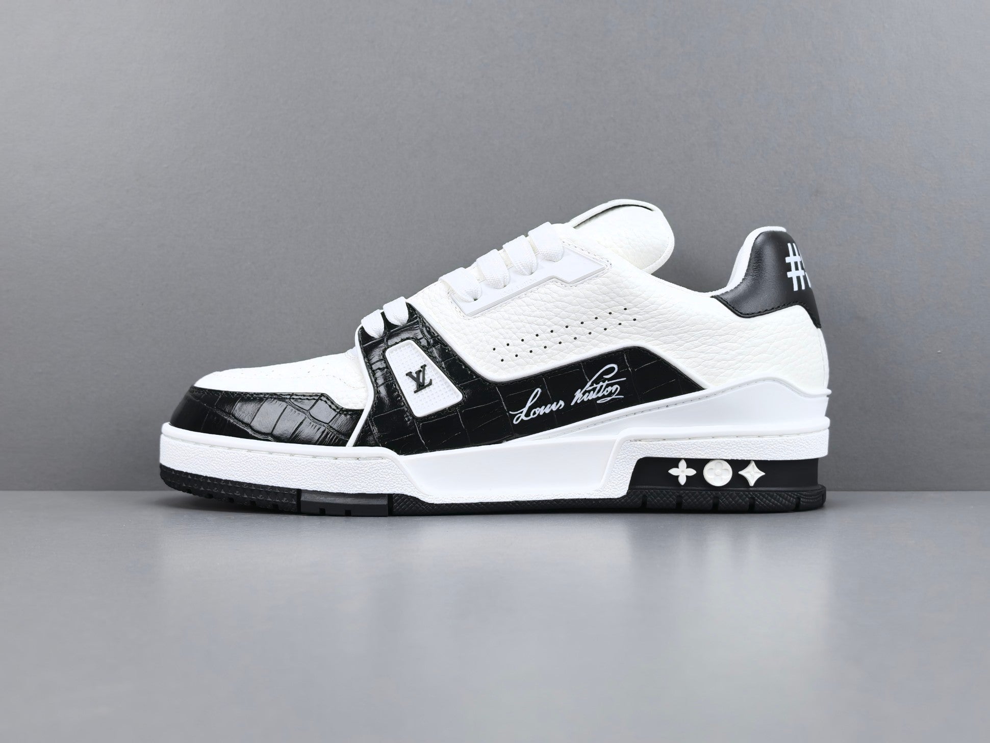 Lv Trainer