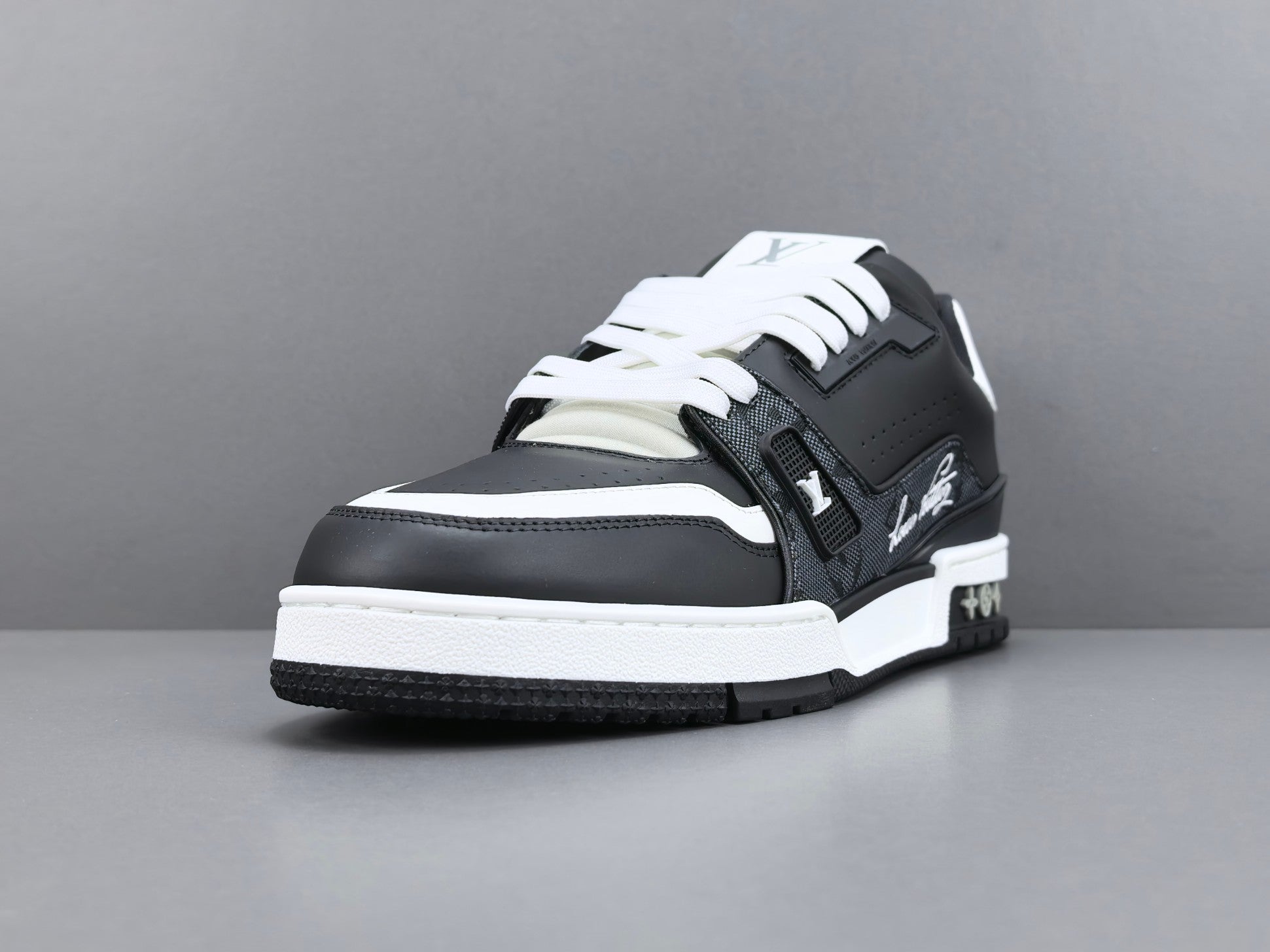 Lv Trainer