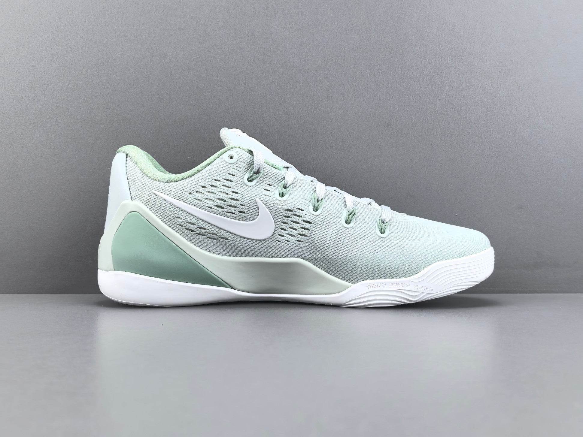 Nike Kobe 9 EM Protro