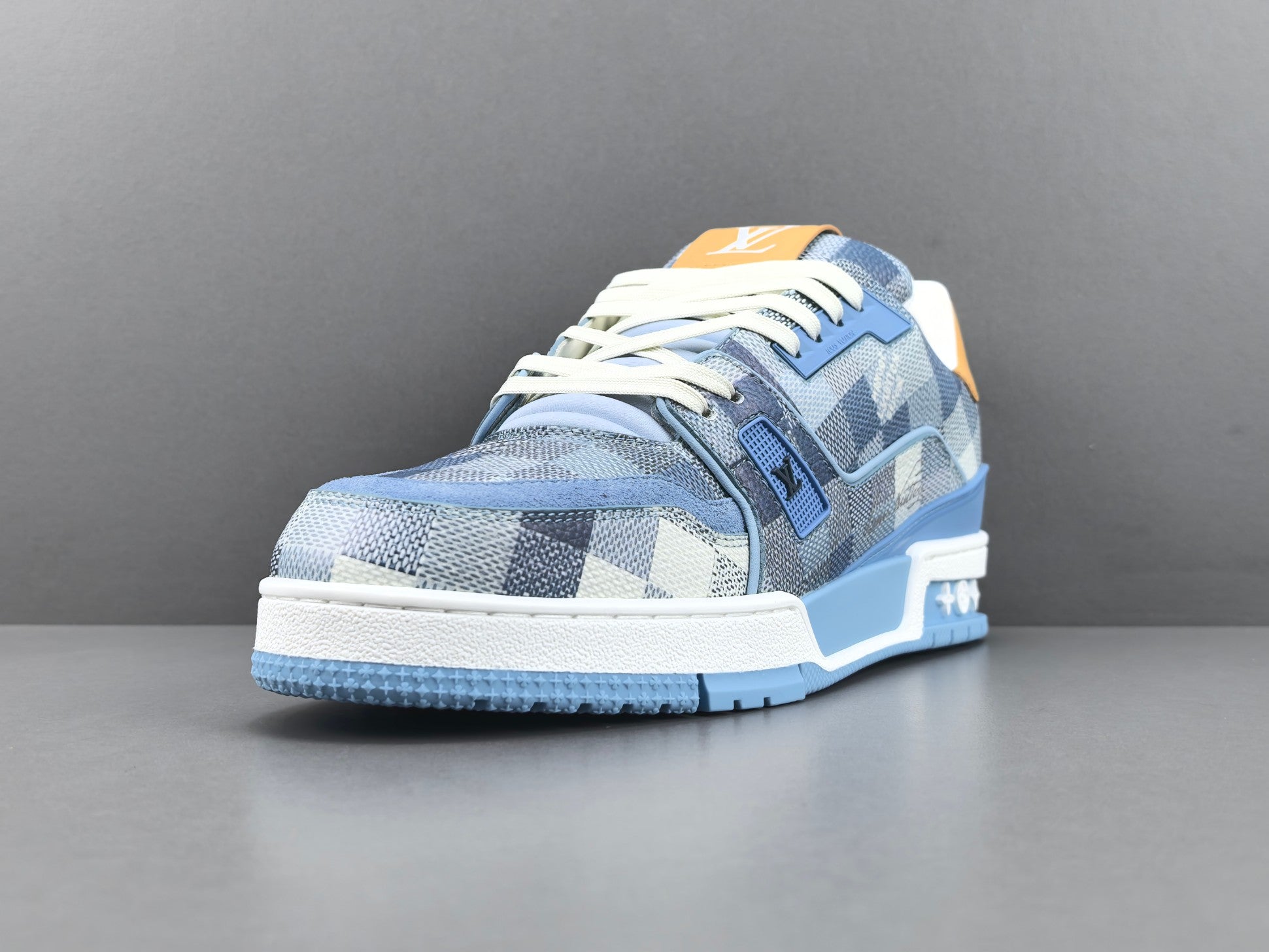 Lv Trainer