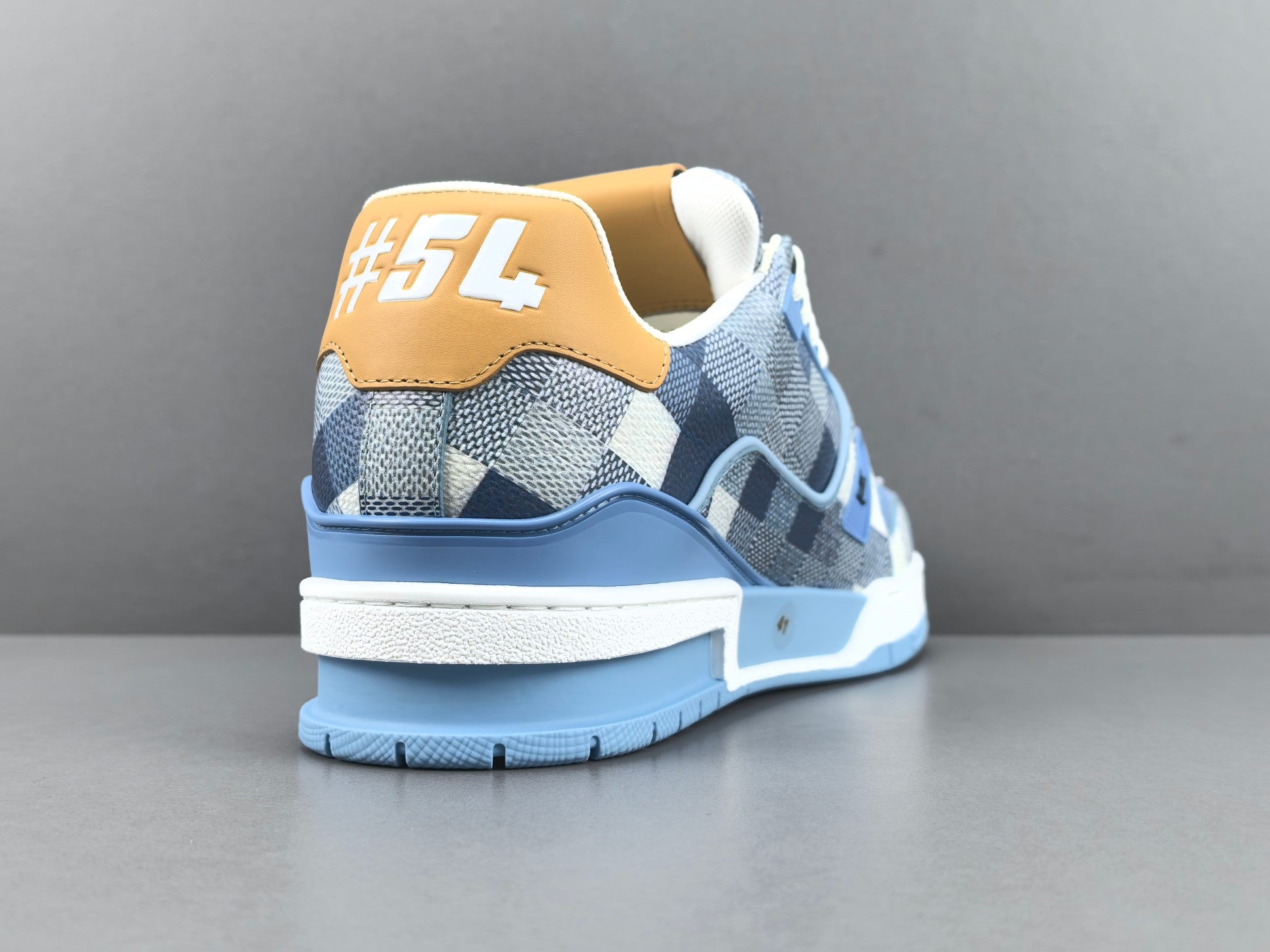 Lv Trainer