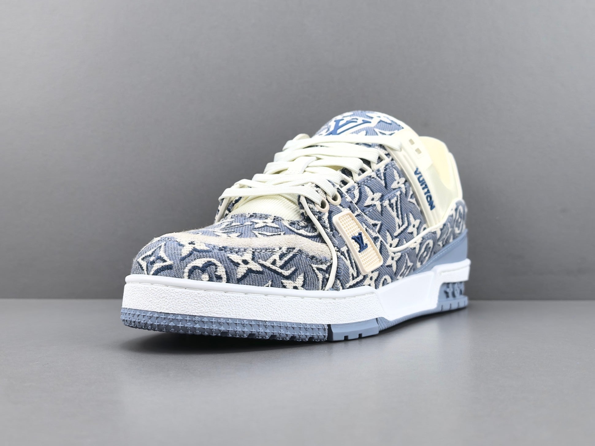Lv Trainer