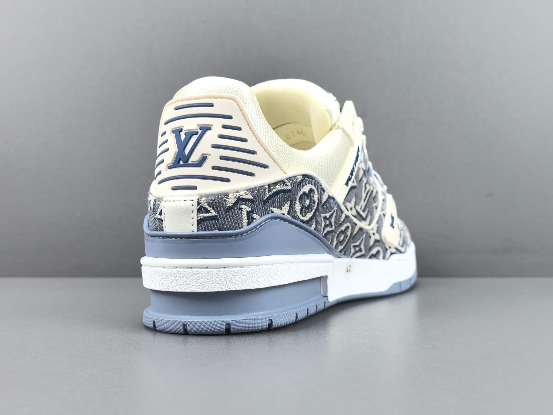 Lv Trainer