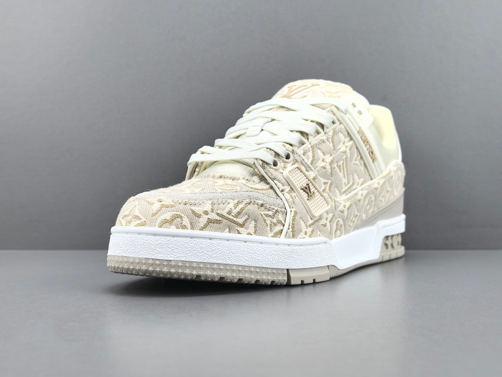 Lv Trainer