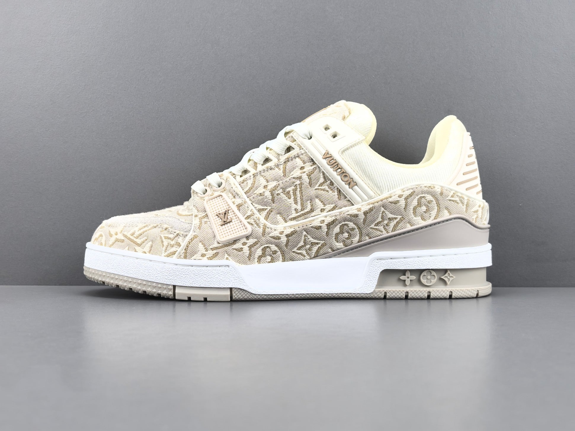 Lv Trainer