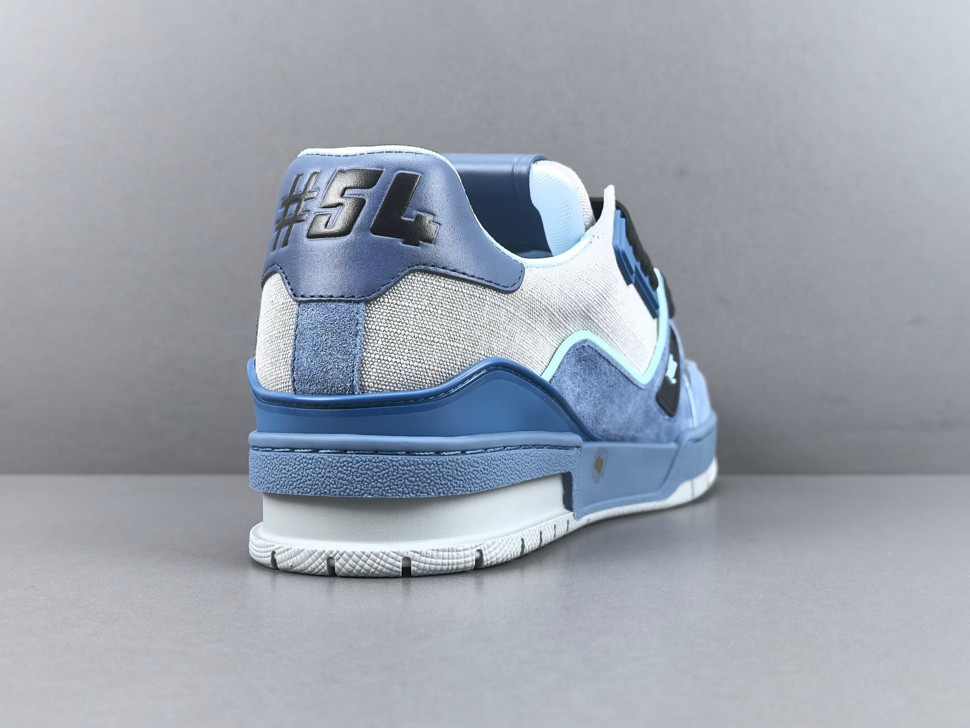 Lv Trainer