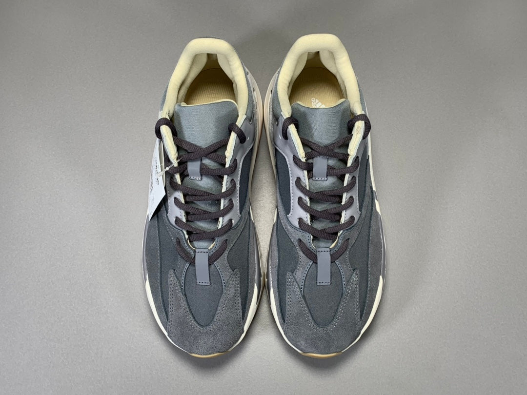 YEEZY 700 BOOST MAGNET