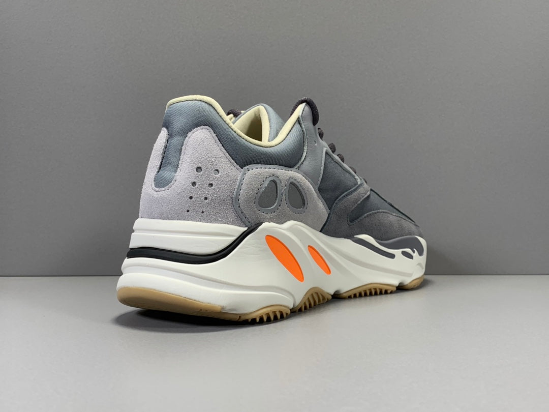 YEEZY 700 BOOST MAGNET
