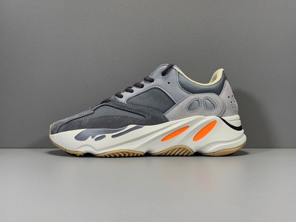 YEEZY 700 BOOST MAGNET