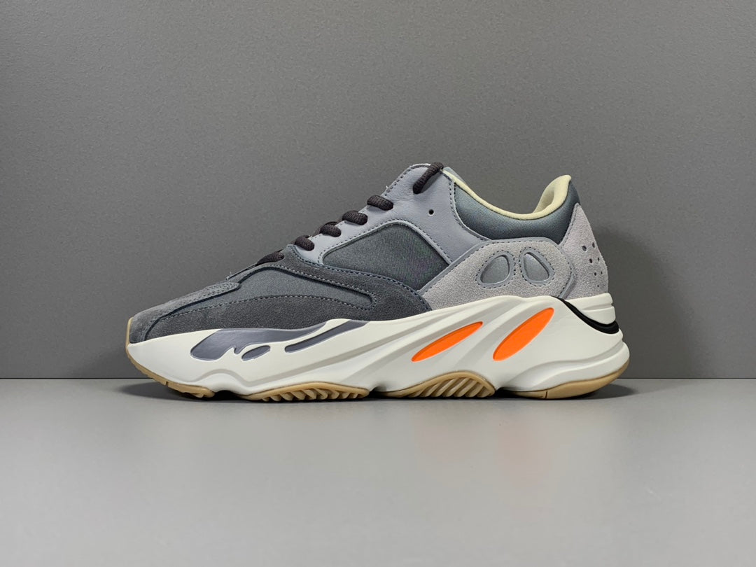 YEEZY 700 BOOST MAGNET