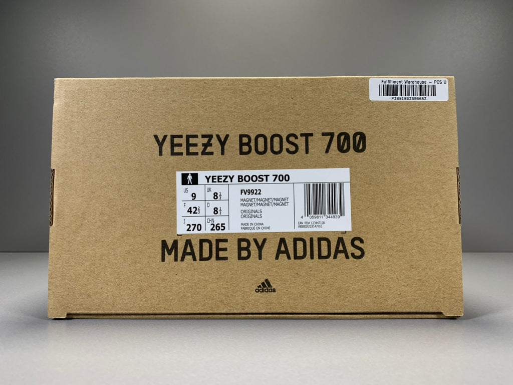 YEEZY 700 BOOST MAGNET