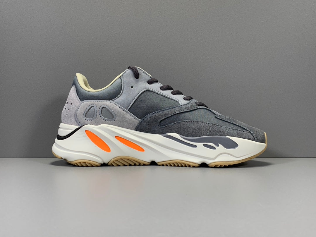 YEEZY 700 BOOST MAGNET