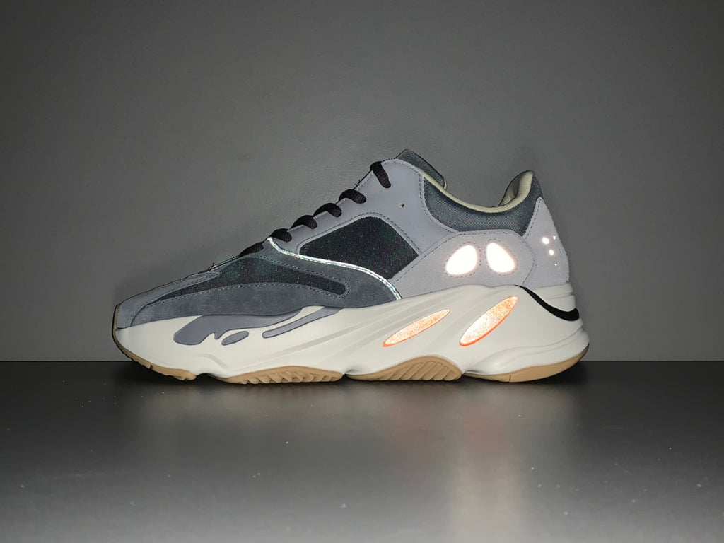 YEEZY 700 BOOST MAGNET