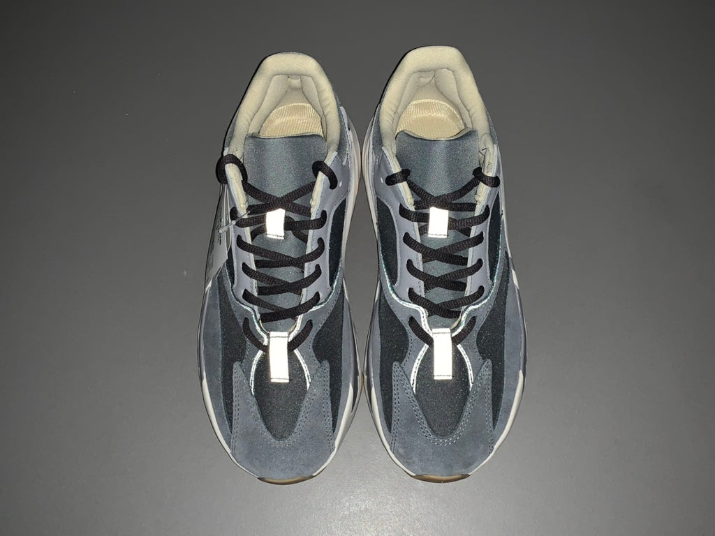 YEEZY 700 BOOST MAGNET