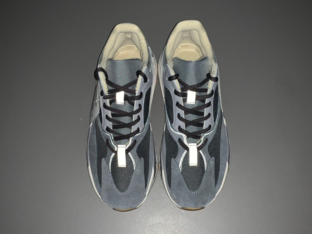 YEEZY 700 BOOST MAGNET