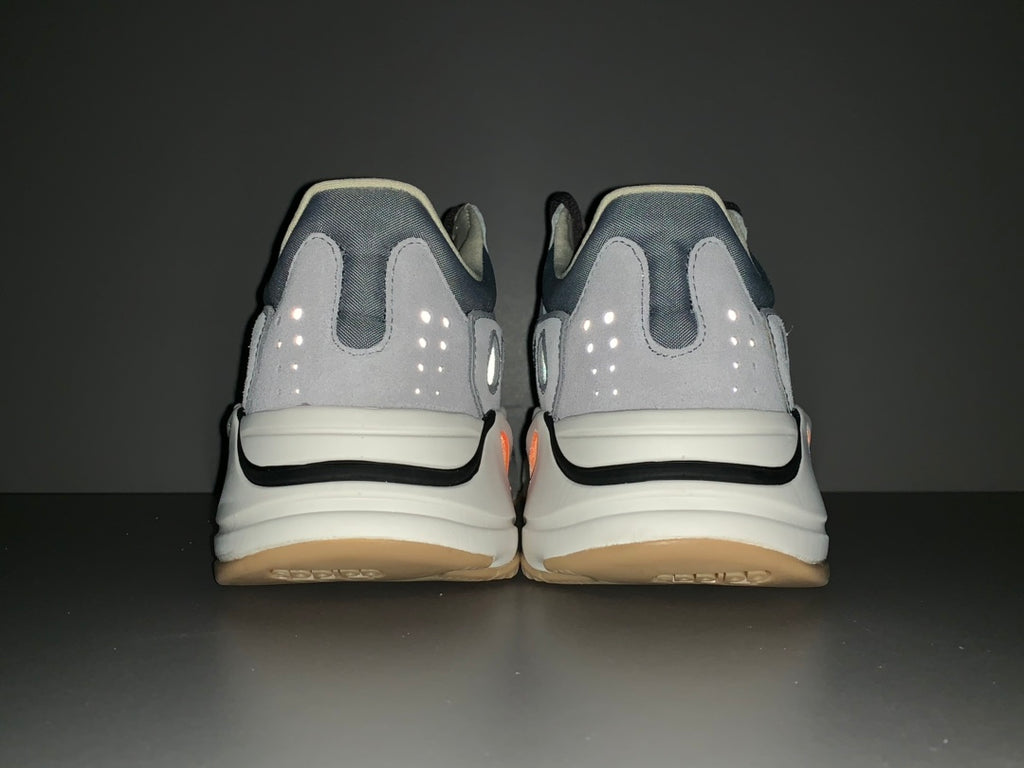 YEEZY 700 BOOST MAGNET