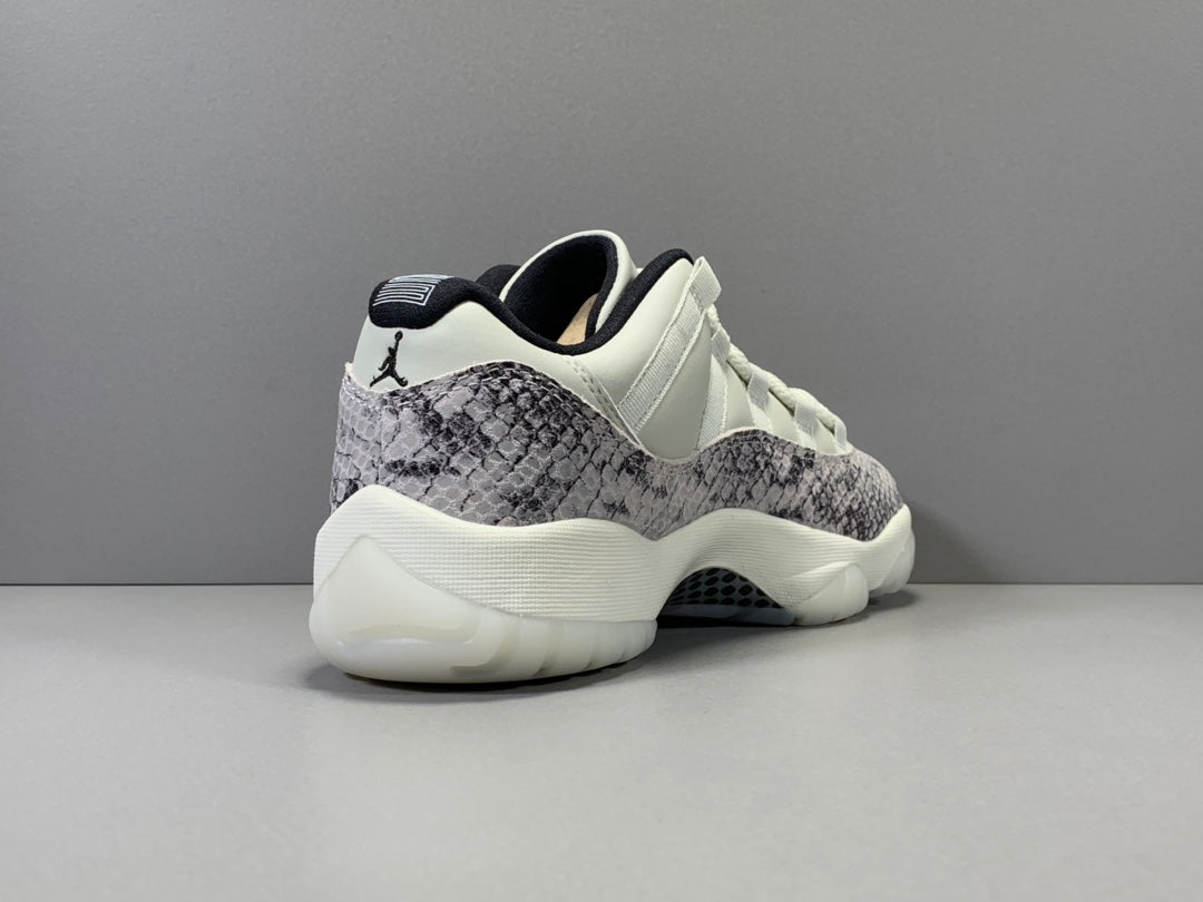 Air Jordan 11  RETRO LOWLE