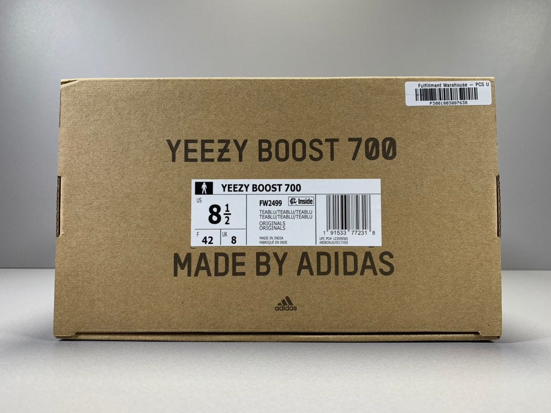 YEEZY 700 BOOST TEABLU