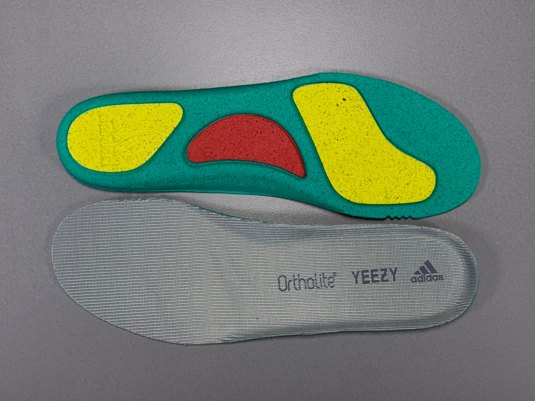 YEEZY 700 BOOST TEABLU