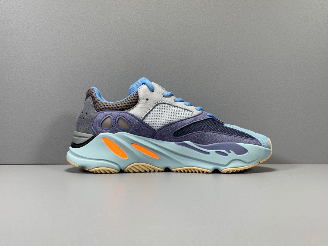 YEEZY 700 BOOST CARBLU