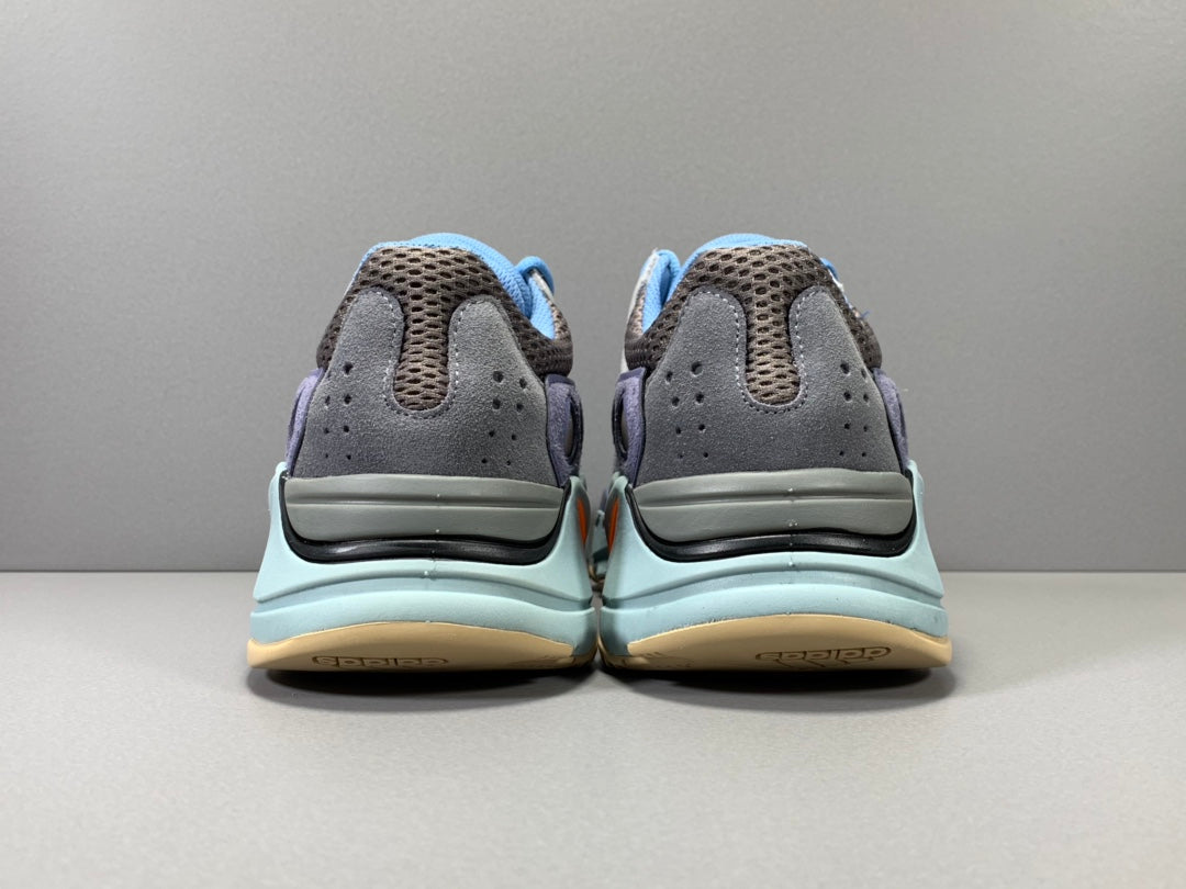 YEEZY 700 BOOST CARBLU