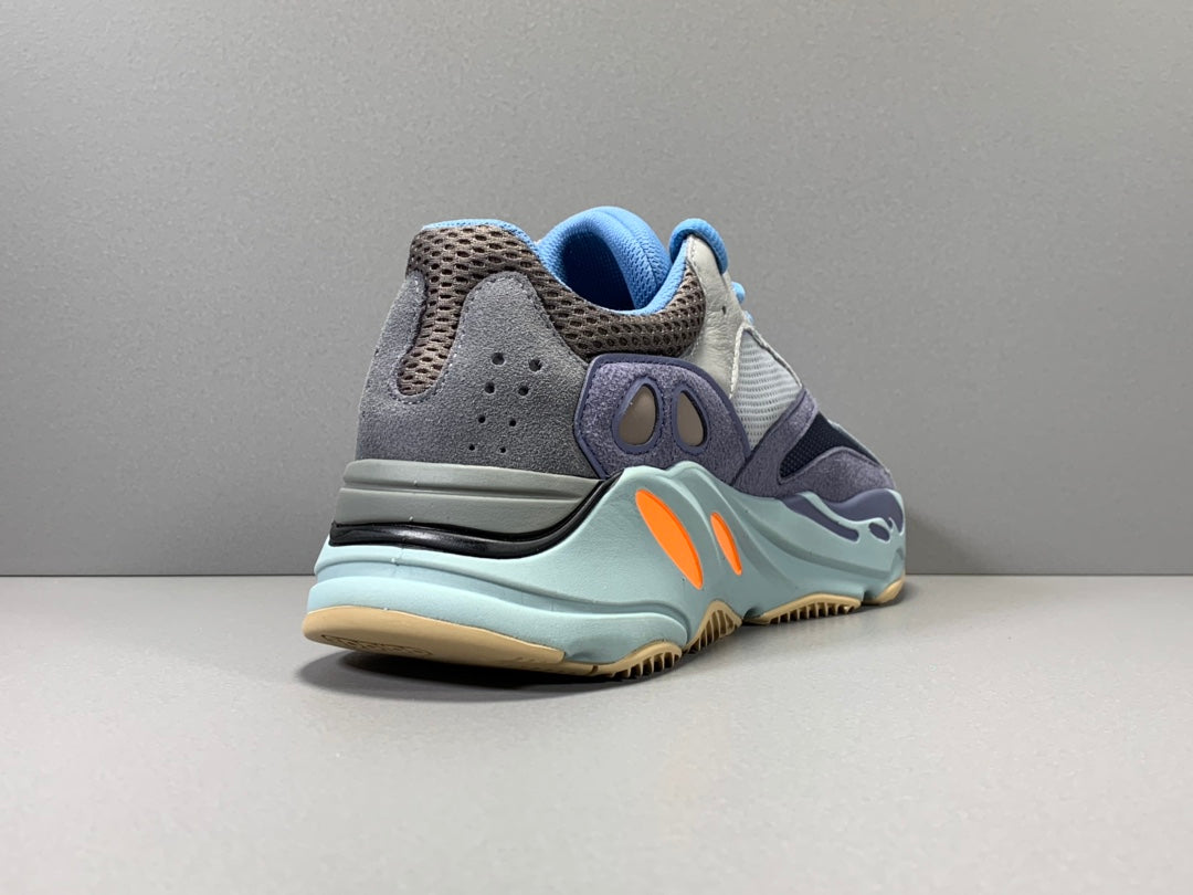 YEEZY 700 BOOST CARBLU