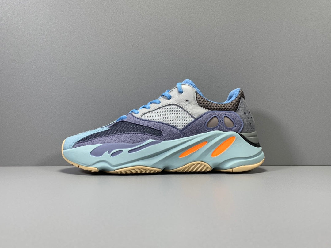 YEEZY 700 BOOST CARBLU