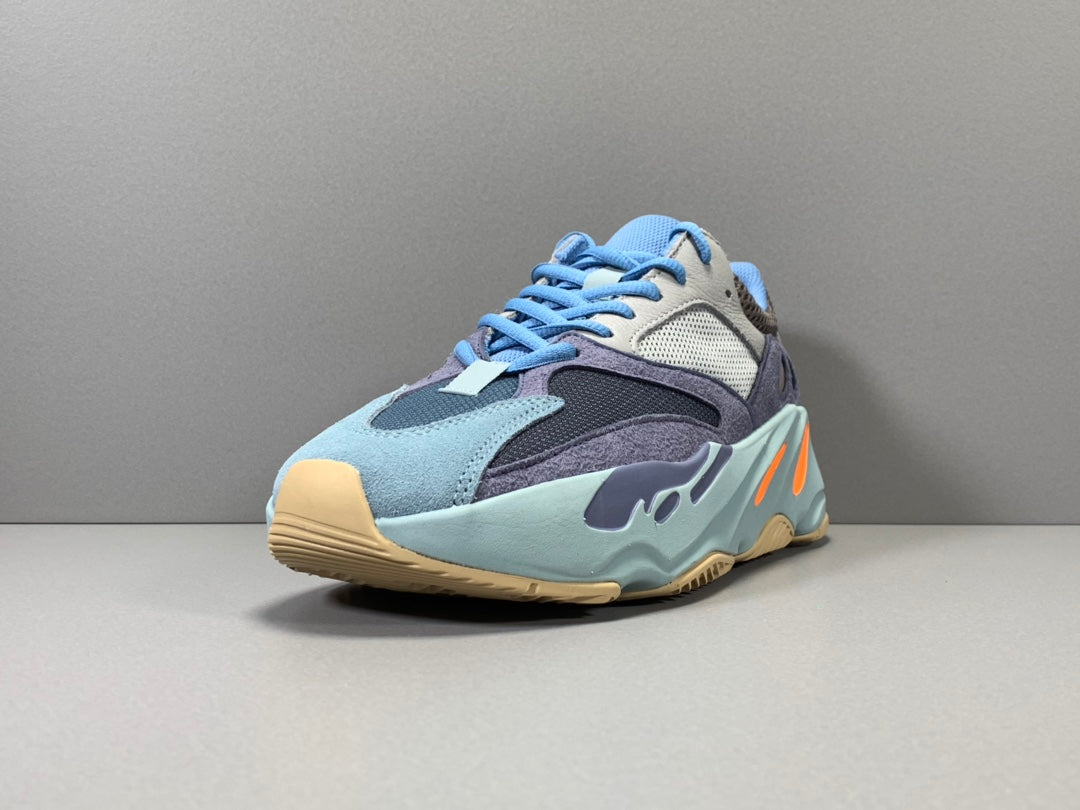 YEEZY 700 BOOST CARBLU