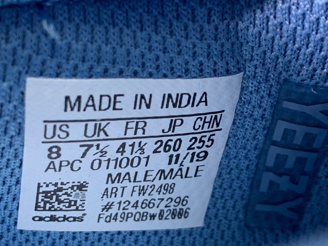 YEEZY 700 BOOST CARBLU