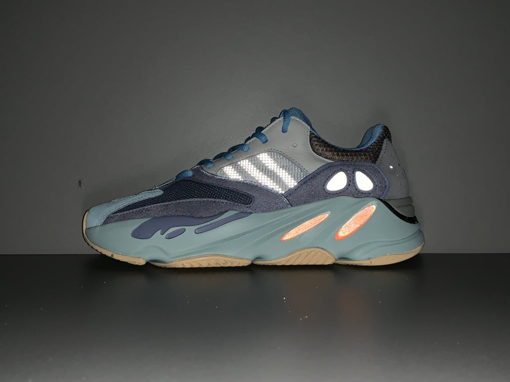 YEEZY 700 BOOST CARBLU