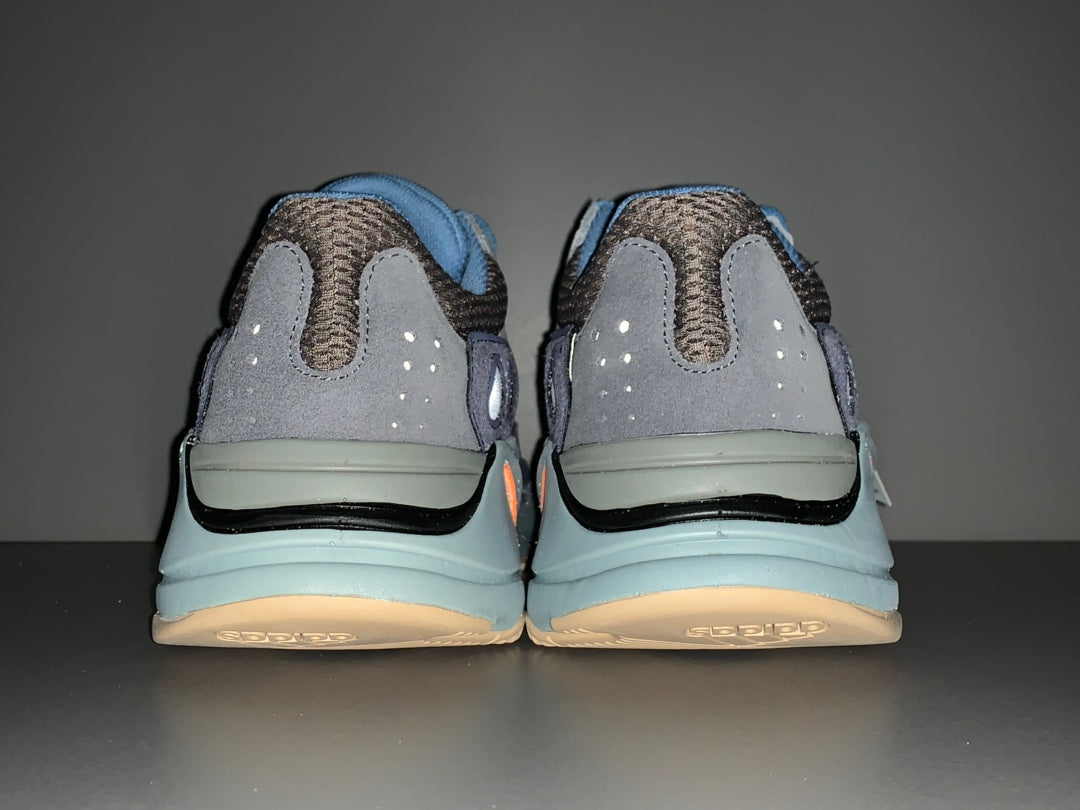 YEEZY 700 BOOST CARBLU