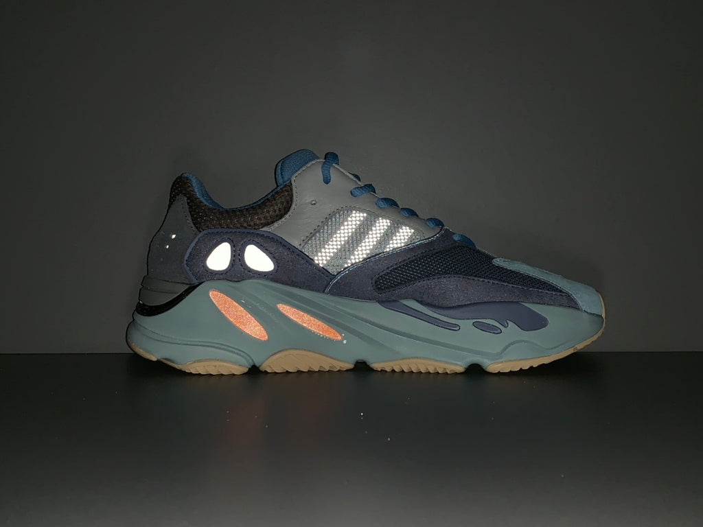 YEEZY 700 BOOST CARBLU