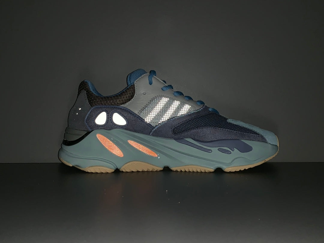 YEEZY 700 BOOST CARBLU