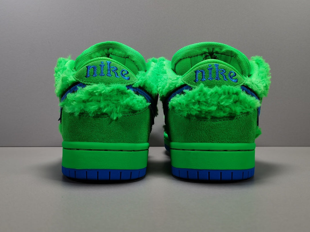 NIKE  SB DUNK LOW PRO QS