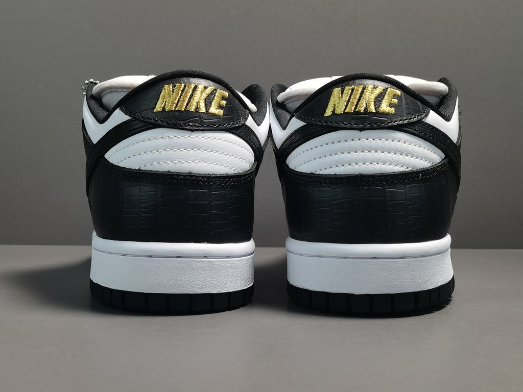 Nike SB Dunk Low ＂Black Stars＂