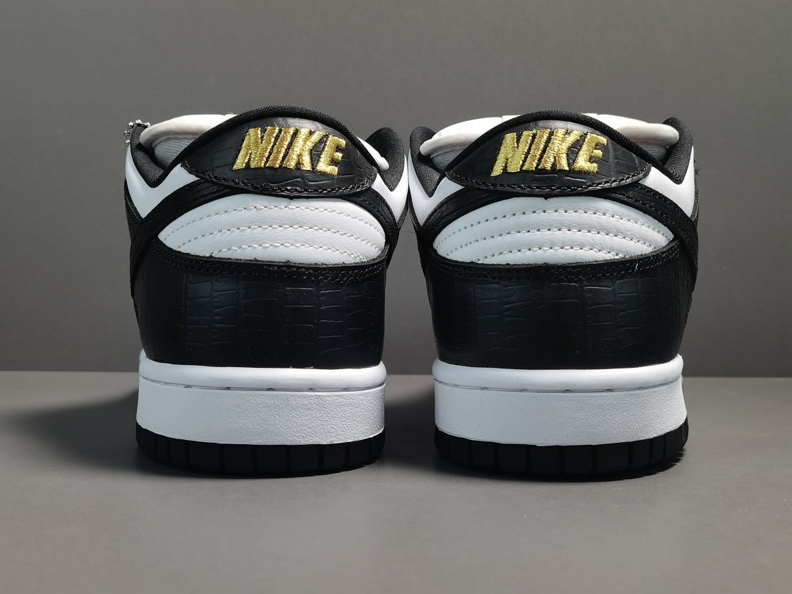 Nike SB Dunk Low ＂Black Stars＂